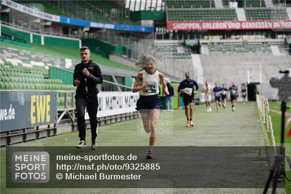 05.10.2025 - 20. swb-Marathon Bremen Michael Burmester http://msf.ph/oto/9325885 05.10.2025 12:46:28 Laufen im Stadion 256, 281, 609, 649, 852, 891, 943, 1091, 1246, 1307, 1521, 2163, 2228, 2276, 2545, 2585, 3054, 3084, 3381, 4274, 4617, 4758, 4848, 6849, 7526, 7583, 7675, 349, 3807, 4786, 5132, 5588, 6150, 7028, 7440 meine-sportfotos.de