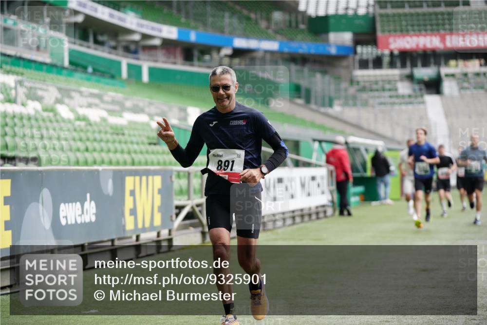 05.10.2025 - 20. swb-Marathon Bremen Michael Burmester http://msf.ph/oto/9325901 05.10.2025 12:46:34 Laufen im Stadion 256, 281, 609, 818, 891, 1091, 1246, 1521, 2163, 2228, 2276, 2585, 3054, 3084, 3381, 4274, 4617, 4758, 4848, 6849, 7526, 7583, 7675, 349, 649, 852, 943, 1091, 1307, 2545, 3807, 4786, 5132, 5588, 7028 meine-sportfotos.de