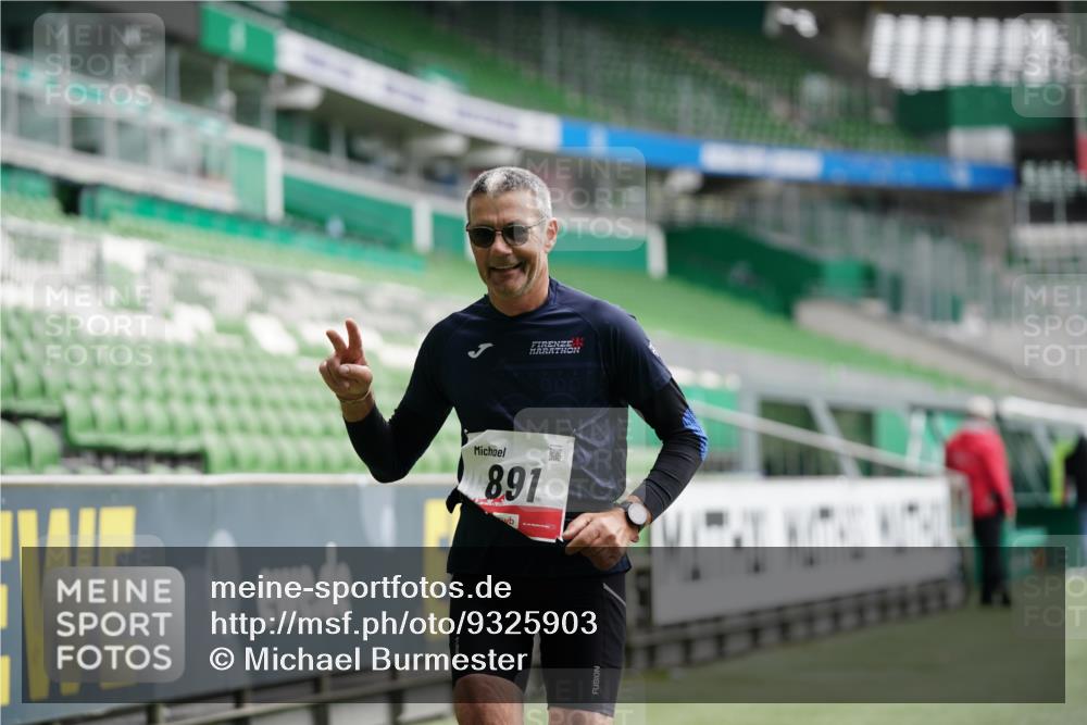 05.10.2025 - 20. swb-Marathon Bremen Michael Burmester http://msf.ph/oto/9325903 05.10.2025 12:46:35 Laufen im Stadion 256, 281, 609, 818, 891, 1246, 1521, 2163, 2228, 2276, 2585, 3054, 3084, 3381, 4274, 4617, 4758, 4848, 6849, 7526, 7583, 7675, 349, 649, 852, 943, 1091, 1307, 2545, 3807, 4786, 5132, 5588, 7028, 7526 meine-sportfotos.de