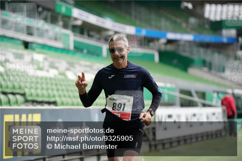 05.10.2025 - 20. swb-Marathon Bremen Michael Burmester http://msf.ph/oto/9325905 05.10.2025 12:46:35 Laufen im Stadion 256, 281, 609, 818, 891, 1246, 1521, 2163, 2228, 2276, 2585, 3054, 3084, 3381, 4274, 4617, 4758, 4848, 6849, 7526, 7583, 7675, 349, 649, 852, 943, 1091, 1307, 2545, 3807, 4786, 5132, 5588, 7028, 7526 meine-sportfotos.de