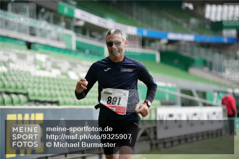 05.10.2025 - 20. swb-Marathon Bremen Michael Burmester http://msf.ph/oto/9325907 05.10.2025 12:46:35 Laufen im Stadion 256, 281, 609, 818, 891, 1246, 1521, 2163, 2228, 2276, 2585, 3054, 3084, 3381, 4274, 4617, 4758, 4848, 6849, 7526, 7583, 7675, 349, 649, 852, 943, 1091, 1307, 2545, 3807, 4786, 5132, 5588, 7028, 7526 meine-sportfotos.de