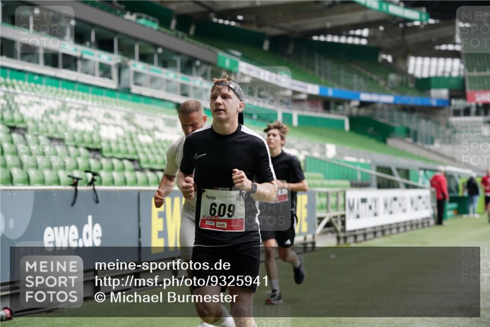05.10.2025 - 20. swb-Marathon Bremen Michael Burmester http://msf.ph/oto/9325941 05.10.2025 12:46:44 Laufen im Stadion 223, 256, 281, 502, 545, 609, 818, 862, 891, 1246, 1521, 2163, 2228, 2276, 2585, 3054, 3084, 3381, 4274, 4617, 4758, 4848, 6295, 6849, 7583, 7675, 349, 649, 852, 943, 1091, 1307, 2545, 3807, 7028, 7526 meine-sportfotos.de