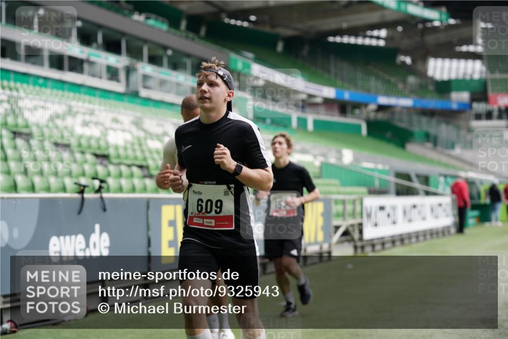 05.10.2025 - 20. swb-Marathon Bremen Michael Burmester http://msf.ph/oto/9325943 05.10.2025 12:46:45 Laufen im Stadion 223, 256, 281, 502, 505, 545, 609, 818, 862, 891, 1246, 1521, 2163, 2228, 2276, 2585, 3054, 3084, 3381, 4274, 4617, 4758, 4848, 6295, 6849, 7583, 7675, 649, 852, 943, 1091, 1307, 2545, 3807, 7028, 7526 meine-sportfotos.de