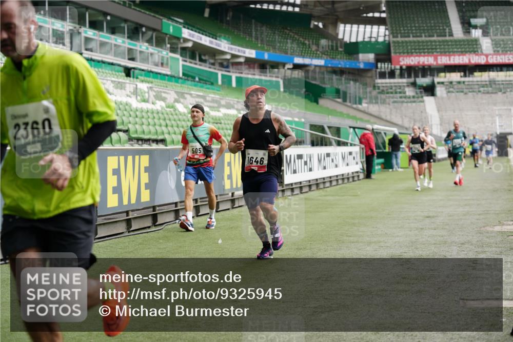 05.10.2025 - 20. swb-Marathon Bremen Michael Burmester http://msf.ph/oto/9325945 05.10.2025 12:47:49 Laufen im Stadion 265, 344, 346, 391, 442, 564, 656, 770, 1205, 1526, 1607, 1635, 1642, 1646, 2360, 2472, 2482, 2613, 2643, 2656, 2872, 3061, 3768, 4215, 4255, 4291, 4313, 5264, 5656, 5831, 5918, 6804, 7070, 7170, 7176, 7492, 7735, 7900, 8013, 8729, 223, 502, 505, 545, 818, 862, 1635, 2939, 4966, 4988, 6295 meine-sportfotos.de
