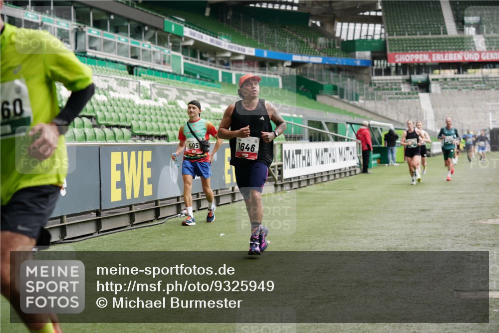 05.10.2025 - 20. swb-Marathon Bremen Michael Burmester http://msf.ph/oto/9325949 05.10.2025 12:47:50 Laufen im Stadion 265, 344, 346, 391, 442, 564, 656, 770, 1205, 1526, 1607, 1642, 1646, 2360, 2472, 2482, 2613, 2643, 2656, 2872, 3061, 3768, 4215, 4255, 4291, 4313, 5264, 5656, 5831, 5918, 6804, 7070, 7170, 7176, 7492, 7735, 7831, 7900, 8013, 8729, 223, 502, 505, 545, 818, 862, 1635, 2939, 4966, 4988, 6295 meine-sportfotos.de