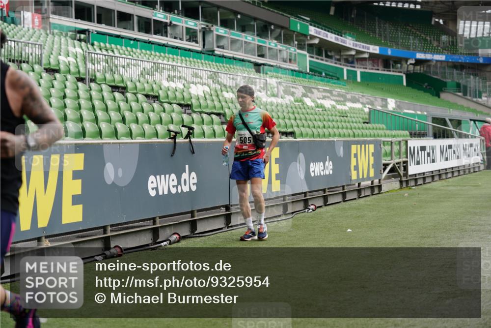 05.10.2025 - 20. swb-Marathon Bremen Michael Burmester http://msf.ph/oto/9325954 05.10.2025 12:47:52 Laufen im Stadion 265, 344, 346, 391, 442, 564, 656, 770, 1205, 1526, 1607, 1642, 1646, 2241, 2360, 2472, 2482, 2613, 2643, 2656, 2872, 3061, 3768, 4215, 4255, 4291, 4313, 5264, 5656, 5831, 5918, 6804, 7070, 7170, 7176, 7492, 7735, 7831, 7900, 8013, 8729, 223, 265, 502, 505, 545, 818, 862, 1635, 2939, 4966, 4988, 6295 meine-sportfotos.de