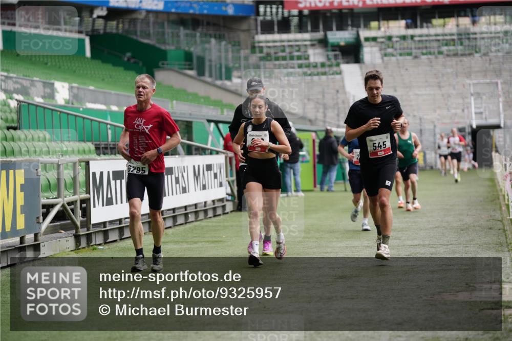05.10.2025 - 20. swb-Marathon Bremen Michael Burmester http://msf.ph/oto/9325957 05.10.2025 12:46:51 Laufen im Stadion 223, 256, 281, 502, 505, 545, 609, 818, 862, 891, 1246, 1521, 1635, 2163, 2276, 2585, 2939, 3054, 3084, 3381, 4274, 4617, 4758, 4848, 4966, 4988, 6295, 6849, 7583, 7675, 1091, 2228, 2545, 7526 meine-sportfotos.de