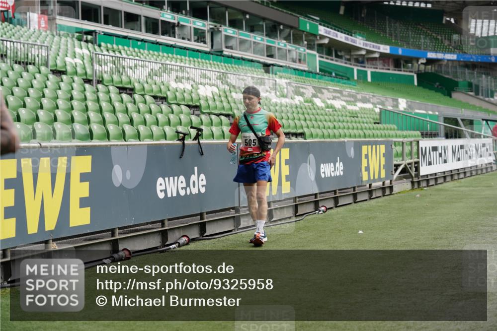 05.10.2025 - 20. swb-Marathon Bremen Michael Burmester http://msf.ph/oto/9325958 05.10.2025 12:47:52 Laufen im Stadion 265, 344, 346, 391, 442, 564, 656, 770, 1205, 1526, 1607, 1642, 1646, 2241, 2360, 2472, 2482, 2613, 2643, 2656, 2872, 3061, 3768, 4215, 4255, 4291, 4313, 5264, 5656, 5831, 5918, 6804, 7070, 7170, 7176, 7492, 7735, 7831, 7900, 8013, 8729, 223, 265, 502, 505, 545, 818, 862, 1635, 2939, 4966, 4988, 6295 meine-sportfotos.de