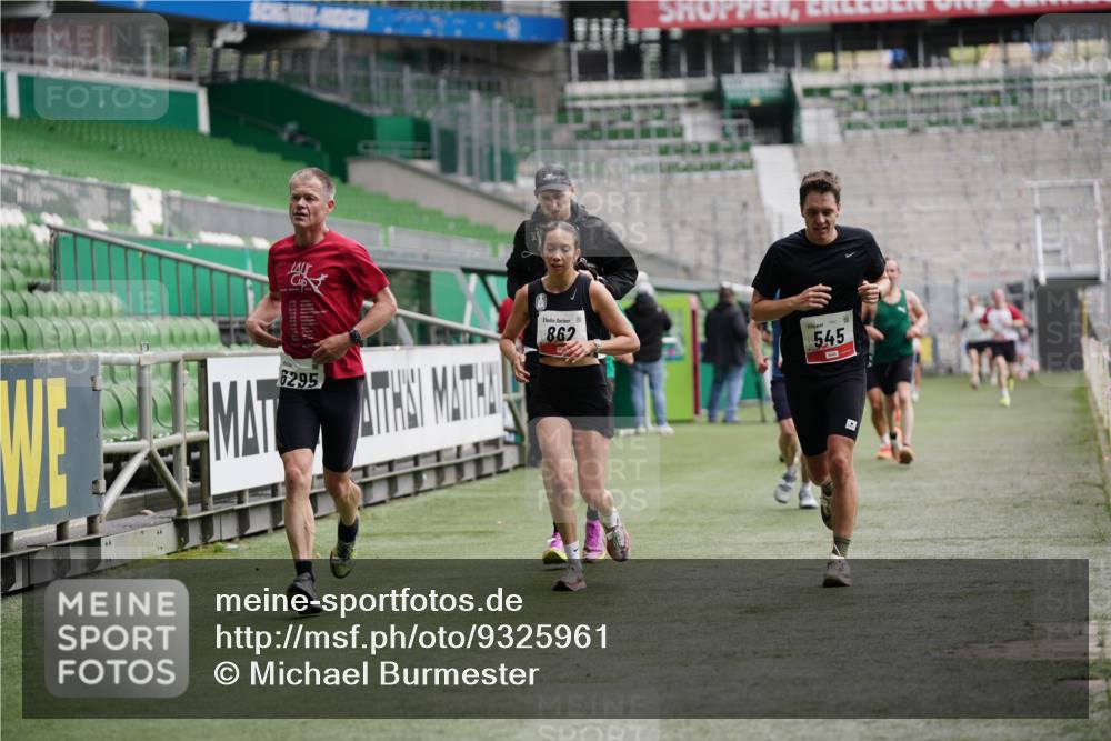 05.10.2025 - 20. swb-Marathon Bremen Michael Burmester http://msf.ph/oto/9325961 05.10.2025 12:46:51 Laufen im Stadion 223, 256, 281, 502, 505, 545, 609, 818, 862, 891, 1246, 1521, 1635, 2163, 2276, 2585, 2939, 3054, 3084, 3381, 4274, 4617, 4758, 4848, 4966, 4988, 6295, 6849, 7583, 7675, 1091, 2228, 2545, 7526 meine-sportfotos.de