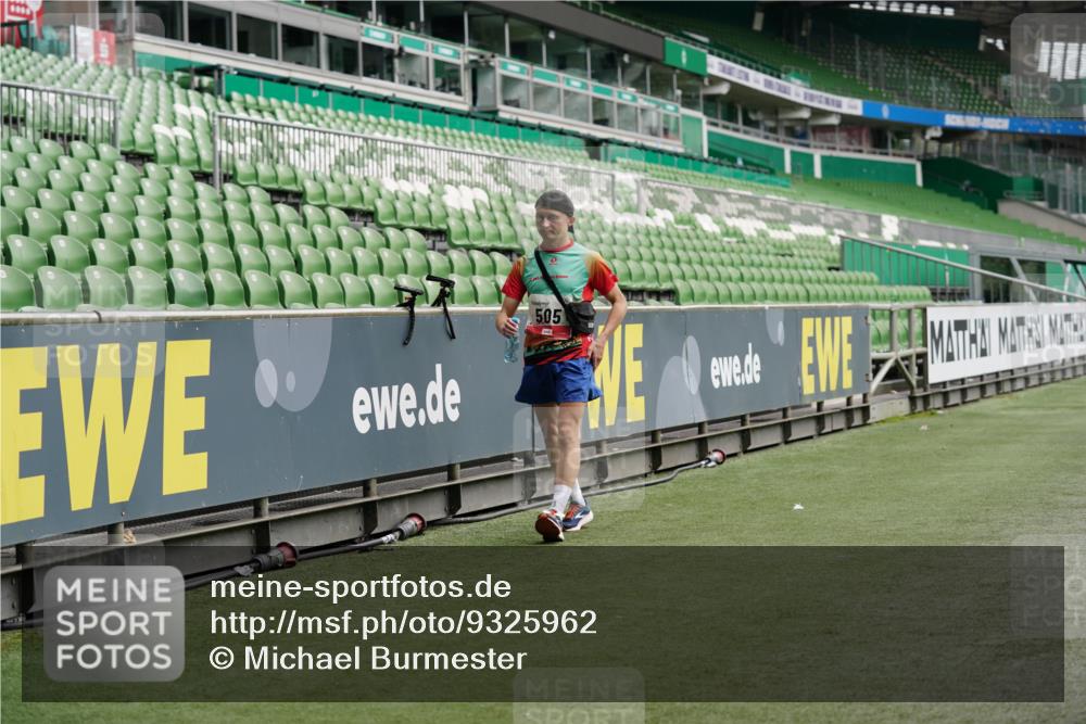 05.10.2025 - 20. swb-Marathon Bremen Michael Burmester http://msf.ph/oto/9325962 05.10.2025 12:47:52 Laufen im Stadion 265, 344, 346, 391, 442, 564, 656, 770, 1205, 1526, 1607, 1642, 1646, 2241, 2360, 2472, 2482, 2613, 2643, 2656, 2872, 3061, 3768, 4215, 4255, 4291, 4313, 5264, 5656, 5831, 5918, 6804, 7070, 7170, 7176, 7492, 7735, 7831, 7900, 8013, 8729, 223, 265, 502, 505, 545, 818, 862, 1635, 2939, 4966, 4988, 6295 meine-sportfotos.de