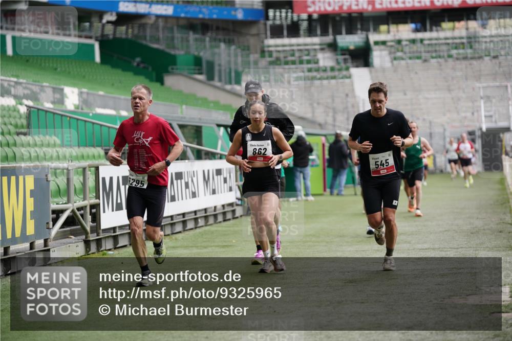 05.10.2025 - 20. swb-Marathon Bremen Michael Burmester http://msf.ph/oto/9325965 05.10.2025 12:46:51 Laufen im Stadion 223, 256, 281, 502, 505, 545, 609, 818, 862, 891, 1246, 1521, 1635, 2163, 2276, 2585, 2939, 3054, 3084, 3381, 4274, 4617, 4758, 4848, 4966, 4988, 6295, 6849, 7583, 7675, 1091, 2228, 2545, 7526 meine-sportfotos.de