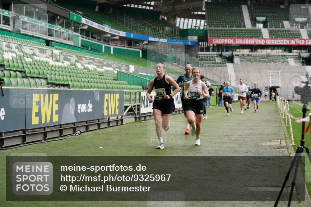 05.10.2025 - 20. swb-Marathon Bremen Michael Burmester http://msf.ph/oto/9325967 05.10.2025 12:47:54 Laufen im Stadion 344, 346, 391, 442, 564, 656, 770, 1205, 1370, 1526, 1607, 1642, 1646, 2241, 2360, 2472, 2482, 2613, 2643, 2656, 2872, 3061, 3768, 4215, 4255, 4291, 4313, 5264, 5656, 5831, 5918, 6804, 7070, 7170, 7176, 7492, 7735, 7831, 7900, 8013, 8729, 223, 265, 391, 502, 505, 545, 862, 1635, 2939, 4966, 4988, 6295 meine-sportfotos.de