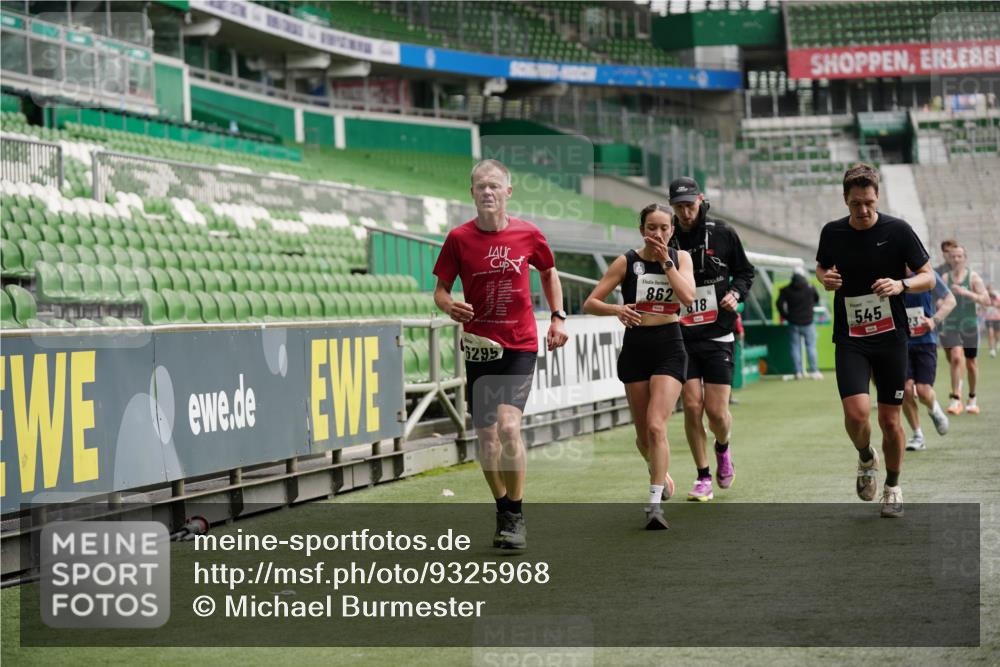 05.10.2025 - 20. swb-Marathon Bremen Michael Burmester http://msf.ph/oto/9325968 05.10.2025 12:46:52 Laufen im Stadion 223, 256, 265, 281, 502, 505, 545, 609, 818, 862, 891, 1246, 1521, 1635, 2163, 2276, 2585, 2939, 3054, 3084, 3381, 4274, 4617, 4758, 4848, 4966, 4988, 6295, 6849, 7583, 7675, 1091, 2228, 2545, 4274, 7526 meine-sportfotos.de
