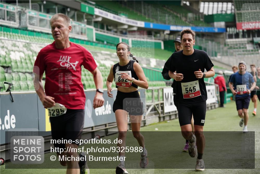 05.10.2025 - 20. swb-Marathon Bremen Michael Burmester http://msf.ph/oto/9325988 05.10.2025 12:46:54 Laufen im Stadion 223, 256, 265, 281, 391, 502, 505, 545, 609, 818, 862, 891, 1246, 1521, 1635, 2163, 2276, 2585, 2939, 3054, 3084, 3381, 4617, 4758, 4848, 4966, 4988, 6295, 6849, 7583, 7675, 1091, 2228, 4274, 7526 meine-sportfotos.de