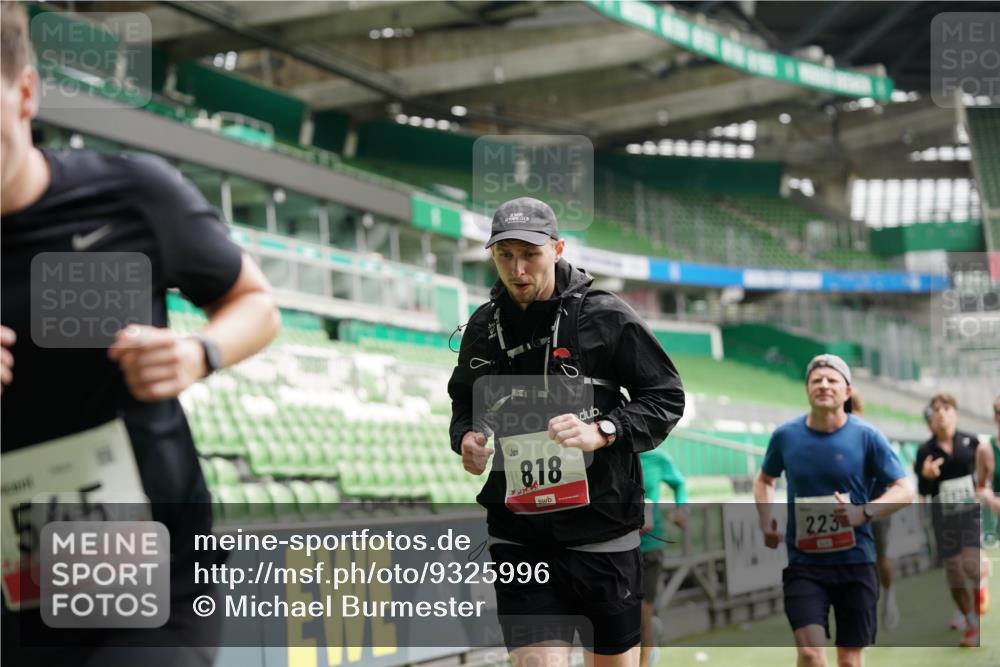 05.10.2025 - 20. swb-Marathon Bremen Michael Burmester http://msf.ph/oto/9325996 05.10.2025 12:46:56 Laufen im Stadion 223, 256, 265, 281, 391, 502, 505, 545, 609, 818, 862, 891, 1246, 1521, 1635, 2163, 2276, 2585, 2939, 3054, 3084, 3381, 4758, 4848, 4966, 4988, 6295, 6849, 7583, 7675, 281, 2228, 4274, 4617 meine-sportfotos.de