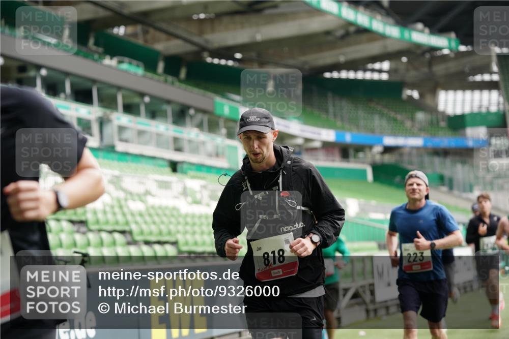 05.10.2025 - 20. swb-Marathon Bremen Michael Burmester http://msf.ph/oto/9326000 05.10.2025 12:46:56 Laufen im Stadion 223, 256, 265, 281, 391, 502, 505, 545, 609, 818, 862, 891, 1246, 1521, 1635, 2163, 2276, 2585, 2939, 3054, 3084, 3381, 4758, 4848, 4966, 4988, 6295, 6849, 7583, 7675, 281, 2228, 4274, 4617 meine-sportfotos.de