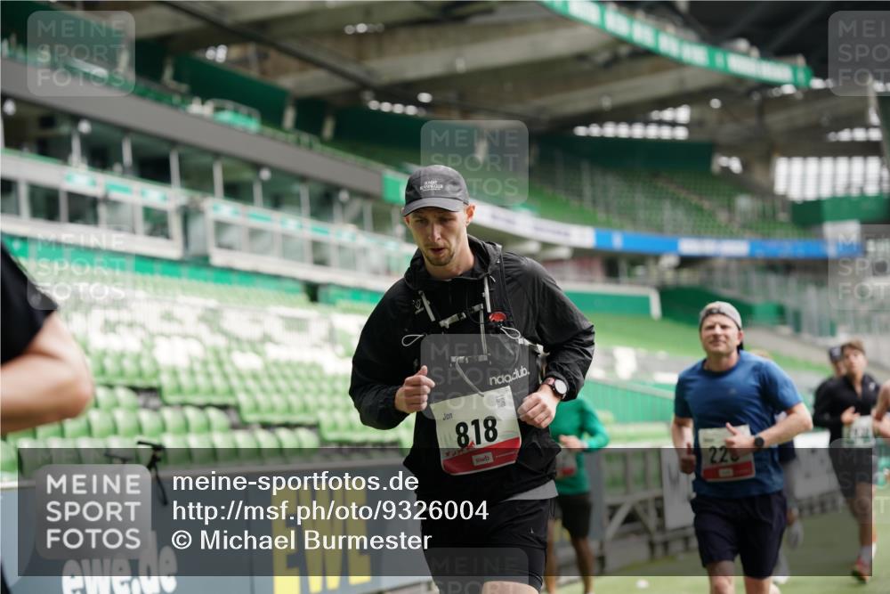 05.10.2025 - 20. swb-Marathon Bremen Michael Burmester http://msf.ph/oto/9326004 05.10.2025 12:46:56 Laufen im Stadion 223, 256, 265, 281, 391, 502, 505, 545, 609, 818, 862, 891, 1246, 1521, 1635, 2163, 2276, 2585, 2939, 3054, 3084, 3381, 4758, 4848, 4966, 4988, 6295, 6849, 7583, 7675, 281, 2228, 4274, 4617 meine-sportfotos.de
