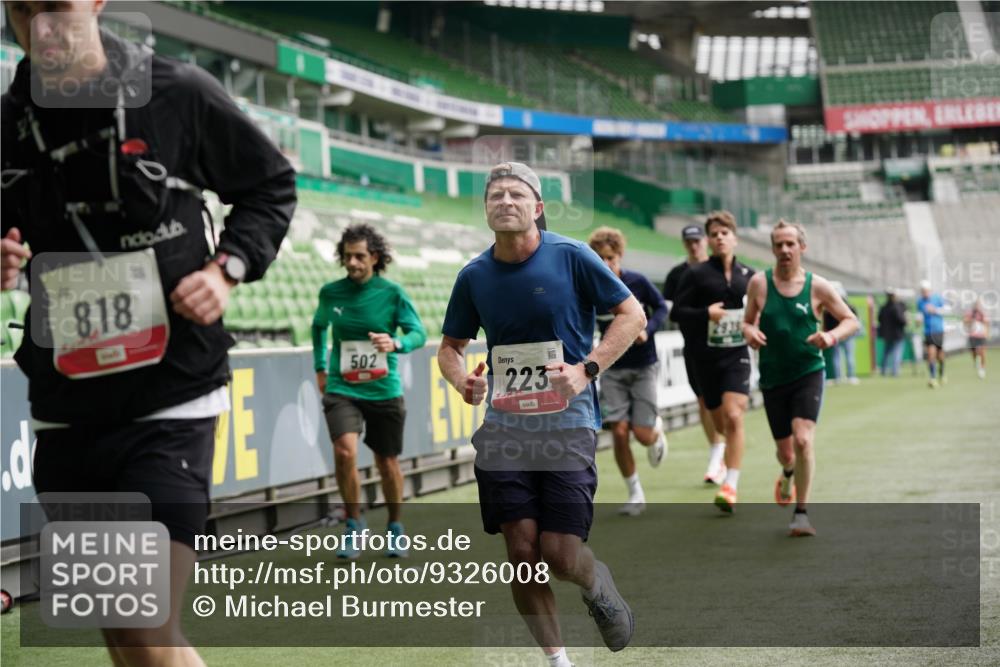 05.10.2025 - 20. swb-Marathon Bremen Michael Burmester http://msf.ph/oto/9326008 05.10.2025 12:46:57 Laufen im Stadion 223, 256, 265, 391, 502, 505, 545, 609, 818, 862, 891, 1246, 1521, 1635, 2163, 2276, 2585, 2939, 3054, 3084, 3381, 4758, 4848, 4966, 4988, 6295, 6849, 7583, 7675, 256, 281, 2228, 4274, 4617 meine-sportfotos.de