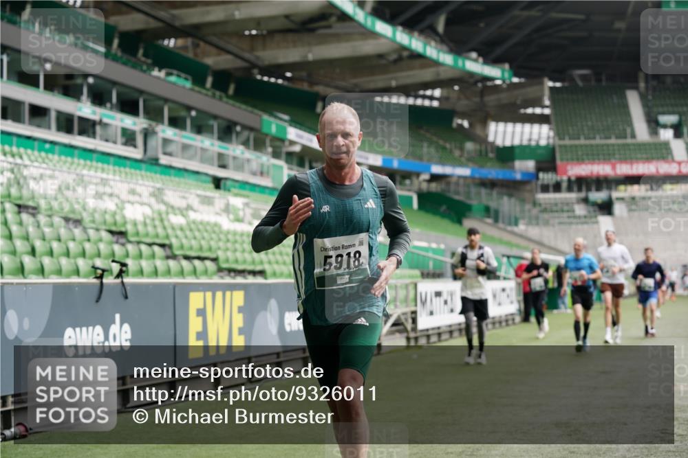05.10.2025 - 20. swb-Marathon Bremen Michael Burmester http://msf.ph/oto/9326011 05.10.2025 12:47:57 Laufen im Stadion 344, 346, 442, 564, 656, 770, 1205, 1370, 1526, 1607, 1642, 1646, 2241, 2360, 2472, 2482, 2613, 2643, 2656, 2872, 3061, 3768, 4215, 4255, 4291, 4313, 5264, 5656, 5831, 5918, 6804, 7070, 7170, 7176, 7492, 7735, 7831, 7900, 8013, 8729, 223, 265, 391, 505, 545, 862, 1635, 2939, 4966, 4988, 6295 meine-sportfotos.de