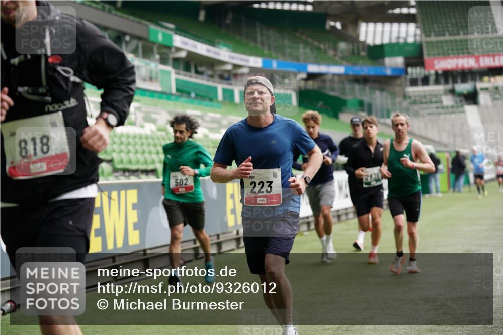 05.10.2025 - 20. swb-Marathon Bremen Michael Burmester http://msf.ph/oto/9326012 05.10.2025 12:46:57 Laufen im Stadion 223, 256, 265, 391, 502, 505, 545, 609, 818, 862, 891, 1246, 1521, 1635, 2163, 2276, 2585, 2939, 3054, 3084, 3381, 4758, 4848, 4966, 4988, 6295, 6849, 7583, 7675, 256, 281, 2228, 4274, 4617 meine-sportfotos.de