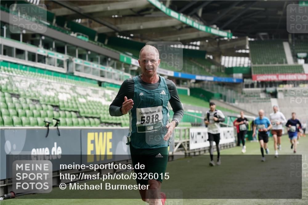 05.10.2025 - 20. swb-Marathon Bremen Michael Burmester http://msf.ph/oto/9326015 05.10.2025 12:47:57 Laufen im Stadion 344, 346, 442, 564, 656, 770, 1205, 1370, 1526, 1607, 1642, 1646, 2241, 2360, 2472, 2482, 2613, 2643, 2656, 2872, 3061, 3768, 4215, 4255, 4291, 4313, 5264, 5656, 5831, 5918, 6804, 7070, 7170, 7176, 7492, 7735, 7831, 7900, 8013, 8729, 223, 265, 391, 505, 545, 862, 1635, 2939, 4966, 4988, 6295 meine-sportfotos.de