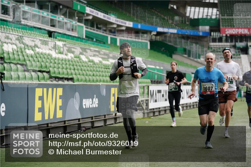 05.10.2025 - 20. swb-Marathon Bremen Michael Burmester http://msf.ph/oto/9326019 05.10.2025 12:48:00 Laufen im Stadion 344, 346, 442, 564, 656, 770, 1205, 1370, 1526, 1607, 1642, 1646, 2241, 2360, 2472, 2482, 2613, 2643, 2656, 2872, 3061, 3768, 4215, 4255, 4291, 4313, 5264, 5656, 5831, 5918, 6804, 7070, 7170, 7176, 7492, 7735, 7831, 7900, 8729, 223, 265, 391, 505, 1635, 2939, 4966, 4988, 6295, 8013 meine-sportfotos.de