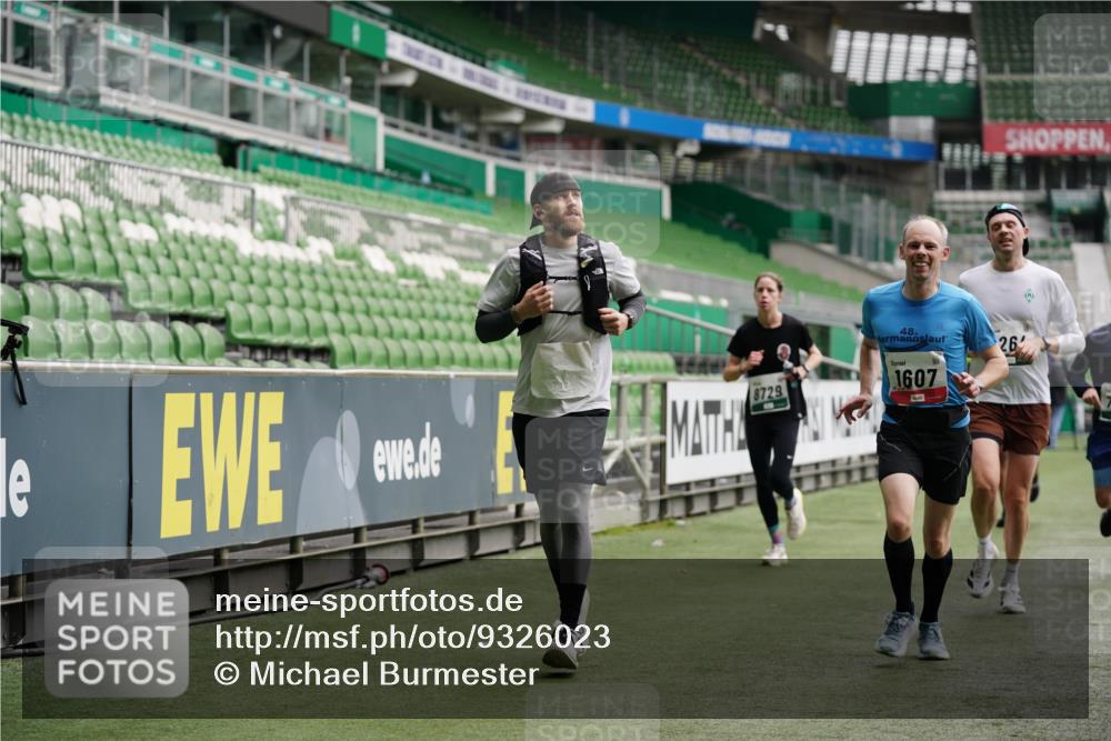 05.10.2025 - 20. swb-Marathon Bremen Michael Burmester http://msf.ph/oto/9326023 05.10.2025 12:48:00 Laufen im Stadion 344, 346, 442, 564, 656, 770, 1205, 1370, 1526, 1607, 1642, 1646, 2241, 2360, 2472, 2482, 2613, 2643, 2656, 2872, 3061, 3768, 4215, 4255, 4291, 4313, 5264, 5656, 5831, 5918, 6804, 7070, 7170, 7176, 7492, 7735, 7831, 7900, 8729, 223, 265, 391, 505, 1635, 2939, 4966, 4988, 6295, 8013 meine-sportfotos.de