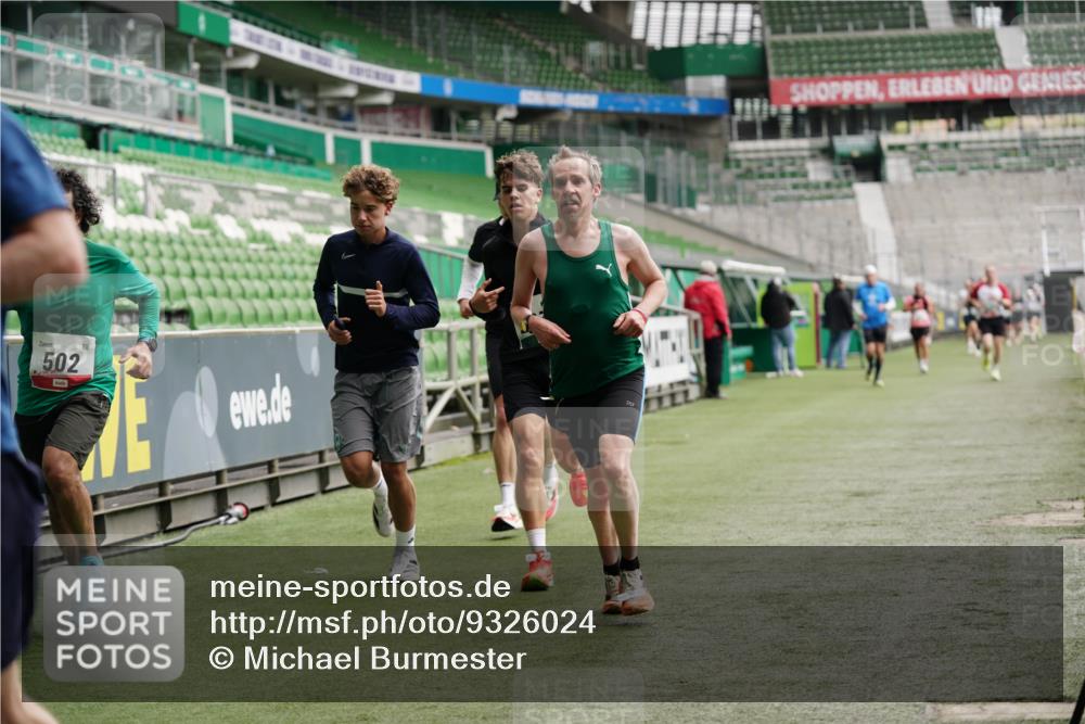 05.10.2025 - 20. swb-Marathon Bremen Michael Burmester http://msf.ph/oto/9326024 05.10.2025 12:46:58 Laufen im Stadion 223, 265, 391, 502, 505, 545, 609, 818, 862, 891, 1246, 1521, 1635, 2163, 2276, 2585, 2939, 3054, 3084, 3381, 4758, 4848, 4966, 4988, 6295, 6849, 7583, 7675, 256, 281, 2228, 4274, 4617, 6849 meine-sportfotos.de