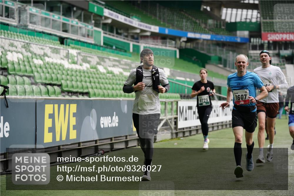 05.10.2025 - 20. swb-Marathon Bremen Michael Burmester http://msf.ph/oto/9326027 05.10.2025 12:48:00 Laufen im Stadion 344, 346, 442, 564, 656, 770, 1205, 1370, 1526, 1607, 1642, 1646, 2241, 2360, 2472, 2482, 2613, 2643, 2656, 2872, 3061, 3768, 4215, 4255, 4291, 4313, 5264, 5656, 5831, 5918, 6804, 7070, 7170, 7176, 7492, 7735, 7831, 7900, 8729, 223, 265, 391, 505, 1635, 2939, 4966, 4988, 6295, 8013 meine-sportfotos.de