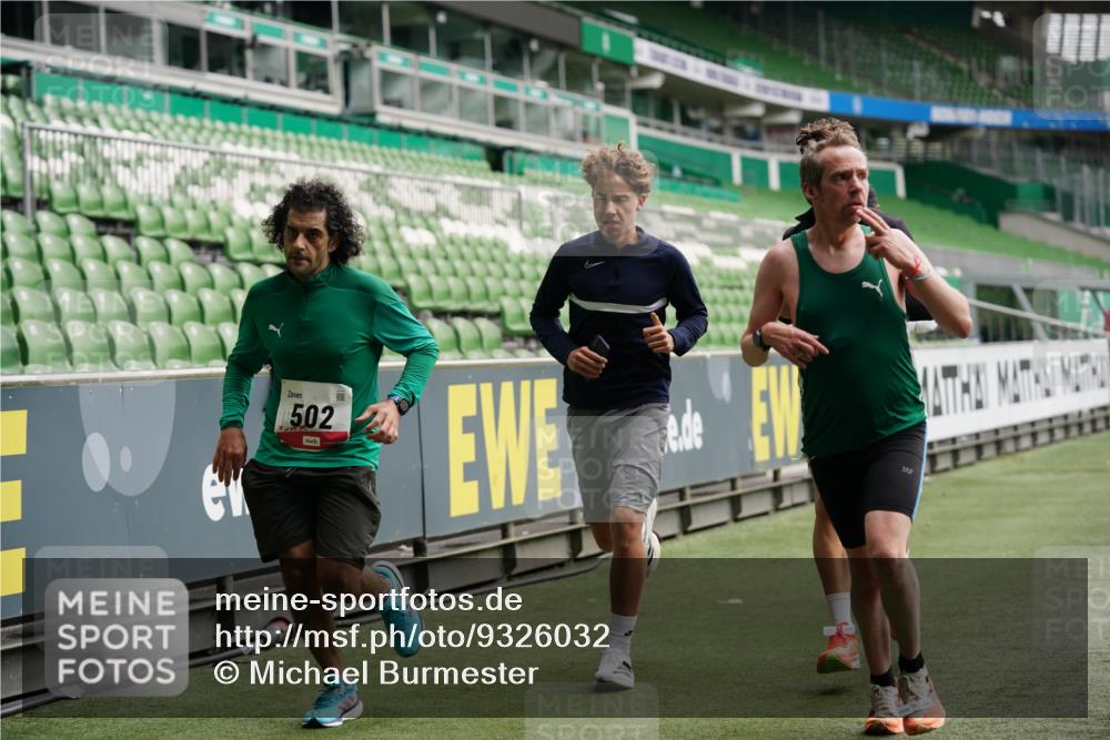 05.10.2025 - 20. swb-Marathon Bremen Michael Burmester http://msf.ph/oto/9326032 05.10.2025 12:46:59 Laufen im Stadion 223, 265, 391, 502, 505, 545, 609, 818, 862, 891, 1246, 1521, 1635, 2163, 2276, 2585, 2939, 3054, 3084, 3381, 4758, 4848, 4966, 4988, 6295, 7583, 7675, 8013, 256, 281, 2228, 4274, 4617, 6849 meine-sportfotos.de