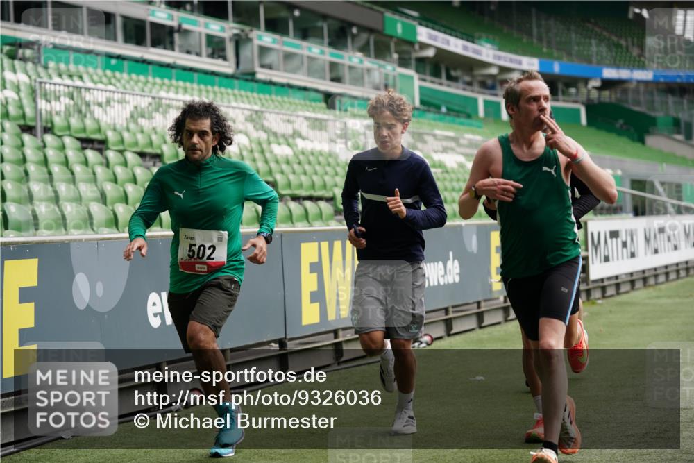 05.10.2025 - 20. swb-Marathon Bremen Michael Burmester http://msf.ph/oto/9326036 05.10.2025 12:46:59 Laufen im Stadion 223, 265, 391, 502, 505, 545, 609, 818, 862, 891, 1246, 1521, 1635, 2163, 2276, 2585, 2939, 3054, 3084, 3381, 4758, 4848, 4966, 4988, 6295, 7583, 7675, 8013, 256, 281, 2228, 4274, 4617, 6849 meine-sportfotos.de