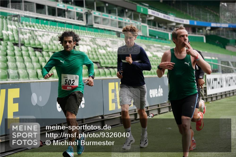 05.10.2025 - 20. swb-Marathon Bremen Michael Burmester http://msf.ph/oto/9326040 05.10.2025 12:46:59 Laufen im Stadion 223, 265, 391, 502, 505, 545, 609, 818, 862, 891, 1246, 1521, 1635, 2163, 2276, 2585, 2939, 3054, 3084, 3381, 4758, 4848, 4966, 4988, 6295, 7583, 7675, 8013, 256, 281, 2228, 4274, 4617, 6849 meine-sportfotos.de