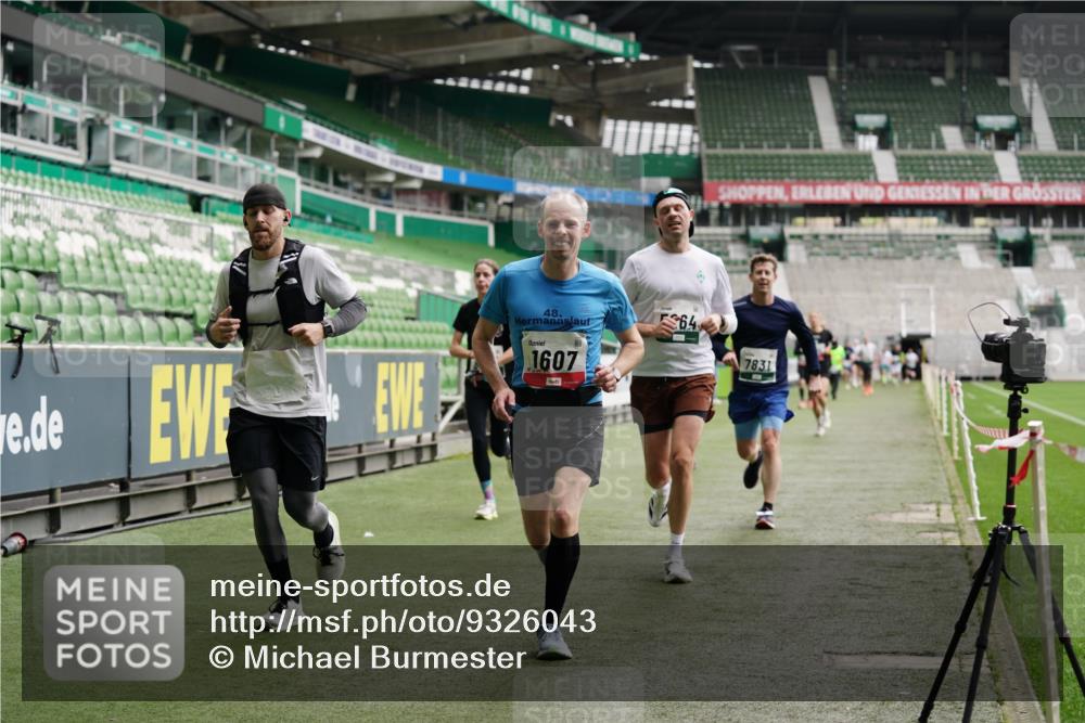 05.10.2025 - 20. swb-Marathon Bremen Michael Burmester http://msf.ph/oto/9326043 05.10.2025 12:48:01 Laufen im Stadion 344, 346, 442, 564, 656, 770, 1205, 1370, 1526, 1607, 1642, 1646, 2241, 2360, 2472, 2482, 2613, 2643, 2656, 2872, 3061, 3768, 4215, 4255, 4291, 4313, 4353, 5264, 5656, 5831, 5918, 6804, 7070, 7170, 7176, 7492, 7735, 7831, 7900, 8729, 265, 391, 505, 1635, 2939, 4966, 4988, 8013 meine-sportfotos.de