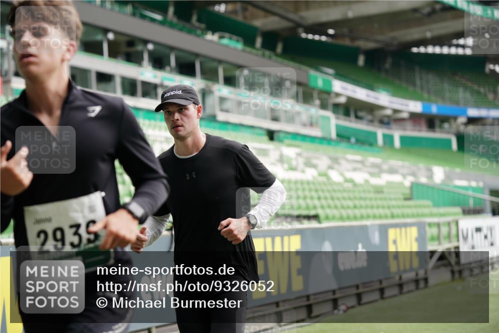 05.10.2025 - 20. swb-Marathon Bremen Michael Burmester http://msf.ph/oto/9326052 05.10.2025 12:47:01 Laufen im Stadion 223, 265, 391, 502, 505, 545, 609, 818, 862, 891, 1246, 1521, 1635, 2276, 2585, 2939, 3054, 3084, 3381, 4758, 4848, 4966, 4988, 6295, 7583, 7675, 8013, 256, 281, 2163, 2228, 4274, 4617, 6849 meine-sportfotos.de