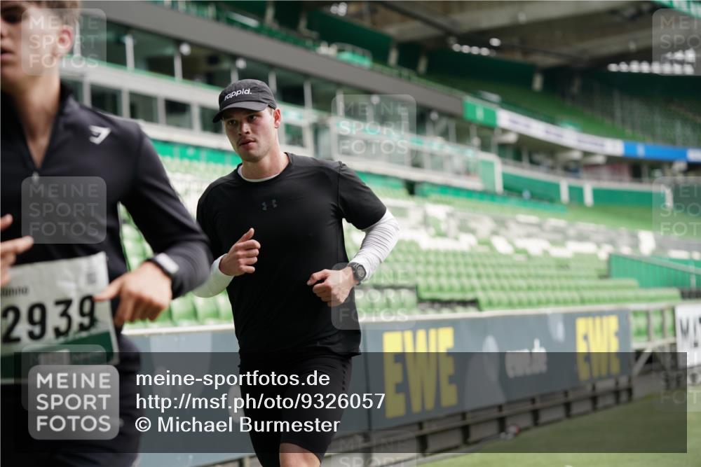 05.10.2025 - 20. swb-Marathon Bremen Michael Burmester http://msf.ph/oto/9326057 05.10.2025 12:47:01 Laufen im Stadion 223, 265, 391, 502, 505, 545, 609, 818, 862, 891, 1246, 1521, 1635, 2276, 2585, 2939, 3054, 3084, 3381, 4758, 4848, 4966, 4988, 6295, 7583, 7675, 8013, 256, 281, 2163, 2228, 4274, 4617, 6849 meine-sportfotos.de