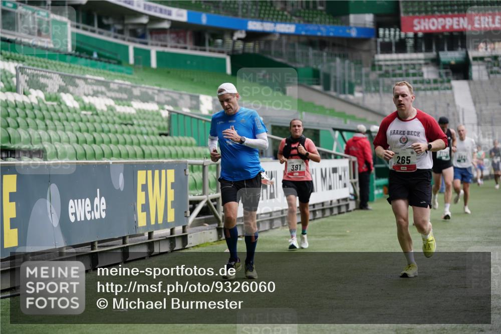05.10.2025 - 20. swb-Marathon Bremen Michael Burmester http://msf.ph/oto/9326060 05.10.2025 12:47:08 Laufen im Stadion 223, 265, 391, 442, 502, 505, 545, 609, 770, 818, 862, 891, 1246, 1521, 1635, 2613, 2939, 3054, 3084, 4758, 4848, 4966, 4988, 5656, 5831, 6295, 7170, 7583, 8013, 256, 281, 2163, 2228, 2276, 2585, 3381, 4274, 4617, 6849, 7675 meine-sportfotos.de