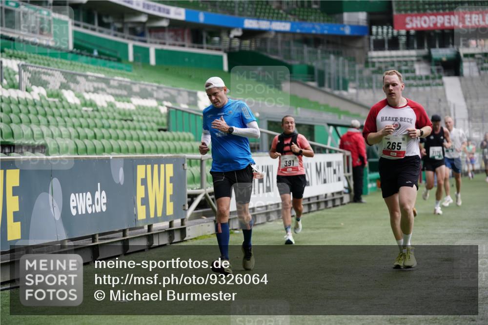 05.10.2025 - 20. swb-Marathon Bremen Michael Burmester http://msf.ph/oto/9326064 05.10.2025 12:47:08 Laufen im Stadion 223, 265, 391, 442, 502, 505, 545, 609, 770, 818, 862, 891, 1246, 1521, 1635, 2613, 2939, 3054, 3084, 4758, 4848, 4966, 4988, 5656, 5831, 6295, 7170, 7583, 8013, 256, 281, 2163, 2228, 2276, 2585, 3381, 4274, 4617, 6849, 7675 meine-sportfotos.de