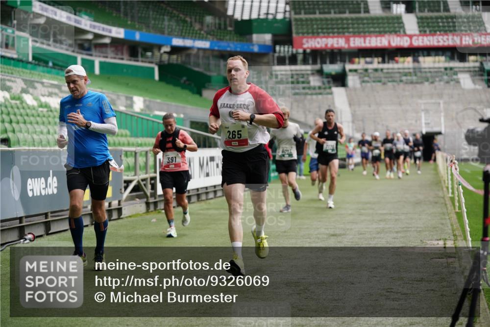 05.10.2025 - 20. swb-Marathon Bremen Michael Burmester http://msf.ph/oto/9326069 05.10.2025 12:47:09 Laufen im Stadion 223, 265, 391, 442, 502, 505, 545, 609, 770, 818, 862, 891, 1246, 1521, 1635, 2613, 2939, 3054, 3084, 4758, 4848, 4966, 4988, 5656, 5831, 6295, 7070, 7170, 7583, 8013, 256, 281, 2163, 2228, 2276, 2585, 3381, 4274, 4617, 6849, 7675 meine-sportfotos.de