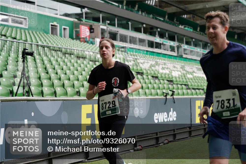 05.10.2025 - 20. swb-Marathon Bremen Michael Burmester http://msf.ph/oto/9326070 05.10.2025 12:48:04 Laufen im Stadion 344, 346, 442, 564, 656, 770, 1205, 1370, 1526, 1607, 1642, 1646, 2241, 2360, 2472, 2482, 2613, 2643, 2656, 2872, 3061, 3324, 3768, 4215, 4255, 4291, 4313, 4353, 5264, 5656, 5831, 5918, 6804, 7070, 7170, 7176, 7492, 7735, 7831, 7900, 8729, 8932, 265, 391, 505, 1635, 2939, 4966, 4988, 5831, 7170, 8013 meine-sportfotos.de