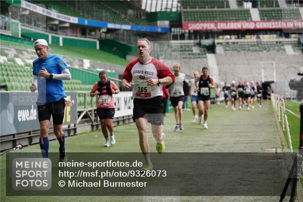 05.10.2025 - 20. swb-Marathon Bremen Michael Burmester http://msf.ph/oto/9326073 05.10.2025 12:47:09 Laufen im Stadion 223, 265, 391, 442, 502, 505, 545, 609, 770, 818, 862, 891, 1246, 1521, 1635, 2613, 2939, 3054, 3084, 4758, 4848, 4966, 4988, 5656, 5831, 6295, 7070, 7170, 7583, 8013, 256, 281, 2163, 2228, 2276, 2585, 3381, 4274, 4617, 6849, 7675 meine-sportfotos.de