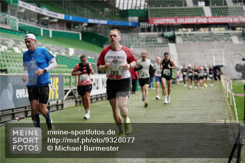 05.10.2025 - 20. swb-Marathon Bremen Michael Burmester http://msf.ph/oto/9326077 05.10.2025 12:47:09 Laufen im Stadion 223, 265, 391, 442, 502, 505, 545, 609, 770, 818, 862, 891, 1246, 1521, 1635, 2613, 2939, 3054, 3084, 4758, 4848, 4966, 4988, 5656, 5831, 6295, 7070, 7170, 7583, 8013, 256, 281, 2163, 2228, 2276, 2585, 3381, 4274, 4617, 6849, 7675 meine-sportfotos.de