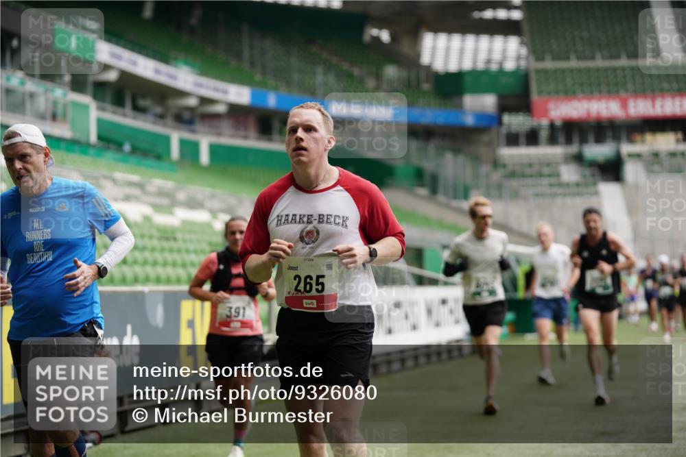 05.10.2025 - 20. swb-Marathon Bremen Michael Burmester http://msf.ph/oto/9326080 05.10.2025 12:47:10 Laufen im Stadion 223, 265, 391, 442, 502, 505, 545, 609, 770, 818, 862, 891, 1246, 1521, 1635, 2613, 2872, 2939, 3054, 3084, 4255, 4758, 4848, 4966, 4988, 5656, 5831, 6295, 7070, 7170, 7583, 8013, 256, 281, 2163, 2228, 2276, 2585, 3381, 4274, 4617, 6849, 7675 meine-sportfotos.de