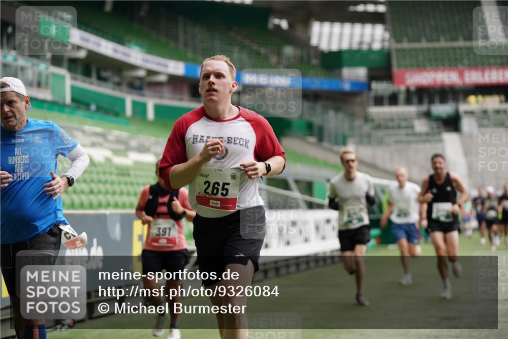 05.10.2025 - 20. swb-Marathon Bremen Michael Burmester http://msf.ph/oto/9326084 05.10.2025 12:47:10 Laufen im Stadion 223, 265, 391, 442, 502, 505, 545, 609, 770, 818, 862, 891, 1246, 1521, 1635, 2613, 2872, 2939, 3054, 3084, 4255, 4758, 4848, 4966, 4988, 5656, 5831, 6295, 7070, 7170, 7583, 8013, 256, 281, 2163, 2228, 2276, 2585, 3381, 4274, 4617, 6849, 7675 meine-sportfotos.de
