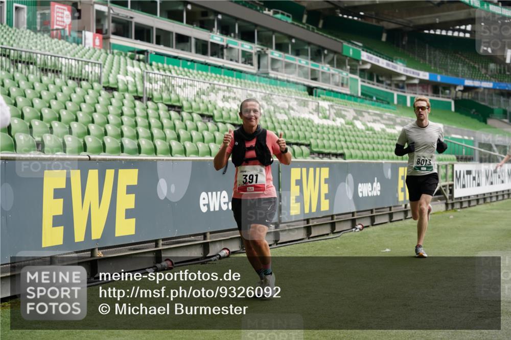 05.10.2025 - 20. swb-Marathon Bremen Michael Burmester http://msf.ph/oto/9326092 05.10.2025 12:47:12 Laufen im Stadion 223, 265, 391, 442, 502, 505, 545, 609, 770, 818, 862, 891, 1246, 1521, 1635, 2472, 2482, 2613, 2872, 2939, 3054, 3084, 4255, 4758, 4848, 4966, 4988, 5656, 5831, 6295, 7070, 7170, 7583, 8013, 256, 281, 2163, 2276, 2585, 3381, 4274, 4617, 6849, 7675 meine-sportfotos.de