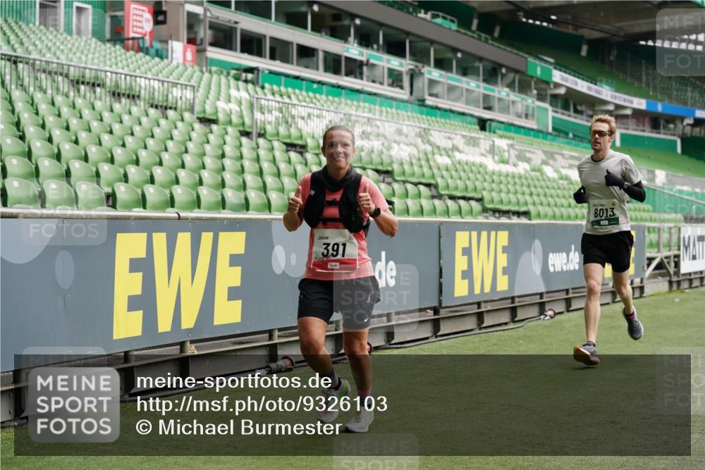 05.10.2025 - 20. swb-Marathon Bremen Michael Burmester http://msf.ph/oto/9326103 05.10.2025 12:47:13 Laufen im Stadion 223, 265, 391, 442, 502, 505, 545, 609, 770, 818, 862, 891, 1246, 1521, 1635, 2472, 2482, 2613, 2872, 2939, 3054, 3061, 3084, 4215, 4255, 4758, 4848, 4966, 4988, 5656, 5831, 6295, 7070, 7170, 7583, 8013, 256, 281, 2163, 2276, 2585, 3054, 3381, 4617, 6849, 7675 meine-sportfotos.de
