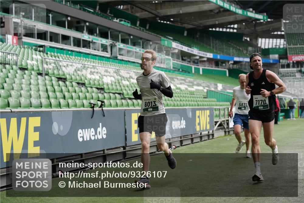 05.10.2025 - 20. swb-Marathon Bremen Michael Burmester http://msf.ph/oto/9326107 05.10.2025 12:47:13 Laufen im Stadion 223, 265, 391, 442, 502, 505, 545, 609, 770, 818, 862, 891, 1246, 1521, 1635, 2472, 2482, 2613, 2872, 2939, 3054, 3061, 3084, 4215, 4255, 4758, 4848, 4966, 4988, 5656, 5831, 6295, 7070, 7170, 7583, 8013, 256, 281, 2163, 2276, 2585, 3054, 3381, 4617, 6849, 7675 meine-sportfotos.de