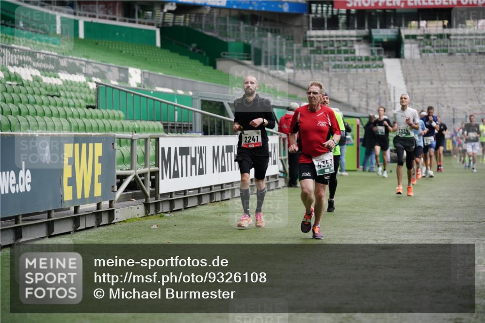 05.10.2025 - 20. swb-Marathon Bremen Michael Burmester http://msf.ph/oto/9326108 05.10.2025 12:48:11 Laufen im Stadion 344, 346, 564, 656, 1205, 1370, 1526, 1607, 1642, 1646, 1724, 2241, 2360, 2472, 2482, 2643, 2656, 2974, 3061, 3324, 3768, 4215, 4291, 4313, 4353, 5264, 5786, 5918, 6251, 6804, 7176, 7492, 7735, 7831, 7900, 8244, 8729, 8923, 8932, 265, 391, 442, 770, 2482, 2613, 2872, 4255, 5656, 5831, 7070, 7170, 8013 meine-sportfotos.de