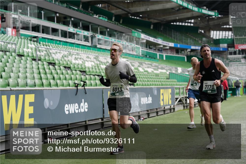 05.10.2025 - 20. swb-Marathon Bremen Michael Burmester http://msf.ph/oto/9326111 05.10.2025 12:47:14 Laufen im Stadion 223, 265, 391, 442, 502, 505, 545, 609, 770, 818, 862, 891, 1246, 1521, 1635, 2472, 2482, 2613, 2872, 2939, 3061, 3084, 4215, 4255, 4758, 4848, 4966, 4988, 5656, 5831, 6295, 7070, 7170, 7583, 8013, 256, 281, 891, 2163, 2276, 2585, 3054, 3381, 4617, 6849, 7675 meine-sportfotos.de