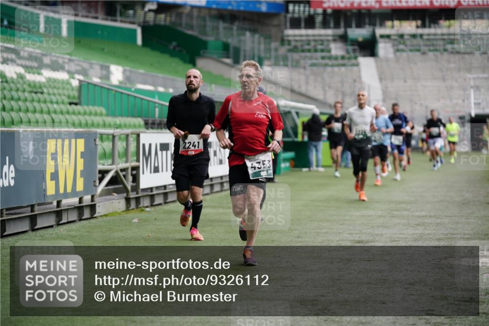 05.10.2025 - 20. swb-Marathon Bremen Michael Burmester http://msf.ph/oto/9326112 05.10.2025 12:48:12 Laufen im Stadion 344, 346, 564, 656, 1205, 1370, 1526, 1607, 1642, 1646, 1724, 2241, 2360, 2472, 2643, 2656, 2974, 3061, 3324, 3768, 3819, 4215, 4291, 4313, 4353, 5103, 5264, 5786, 5918, 6251, 6804, 7176, 7492, 7735, 7831, 7900, 8244, 8729, 8923, 8932, 265, 391, 442, 770, 2472, 2482, 2613, 2872, 4255, 5656, 5831, 7070, 7170, 8013 meine-sportfotos.de