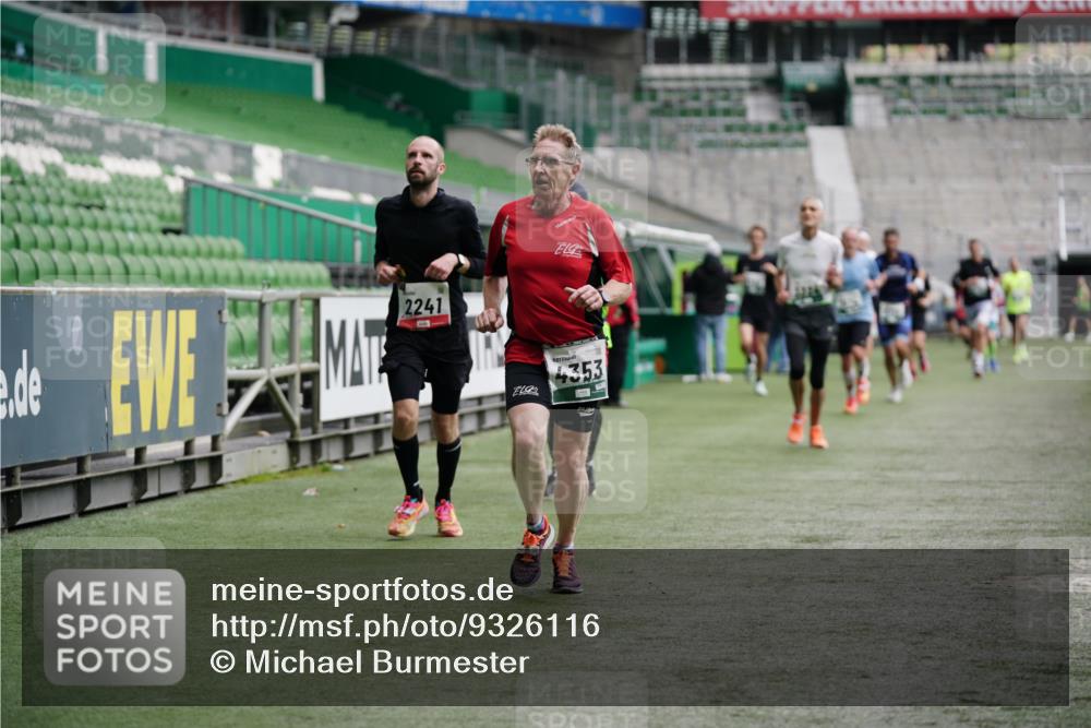 05.10.2025 - 20. swb-Marathon Bremen Michael Burmester http://msf.ph/oto/9326116 05.10.2025 12:48:12 Laufen im Stadion 344, 346, 564, 656, 1205, 1370, 1526, 1607, 1642, 1646, 1724, 2241, 2360, 2472, 2643, 2656, 2974, 3061, 3324, 3768, 3819, 4215, 4291, 4313, 4353, 5103, 5264, 5786, 5918, 6251, 6804, 7176, 7492, 7735, 7831, 7900, 8244, 8729, 8923, 8932, 265, 391, 442, 770, 2472, 2482, 2613, 2872, 4255, 5656, 5831, 7070, 7170, 8013 meine-sportfotos.de